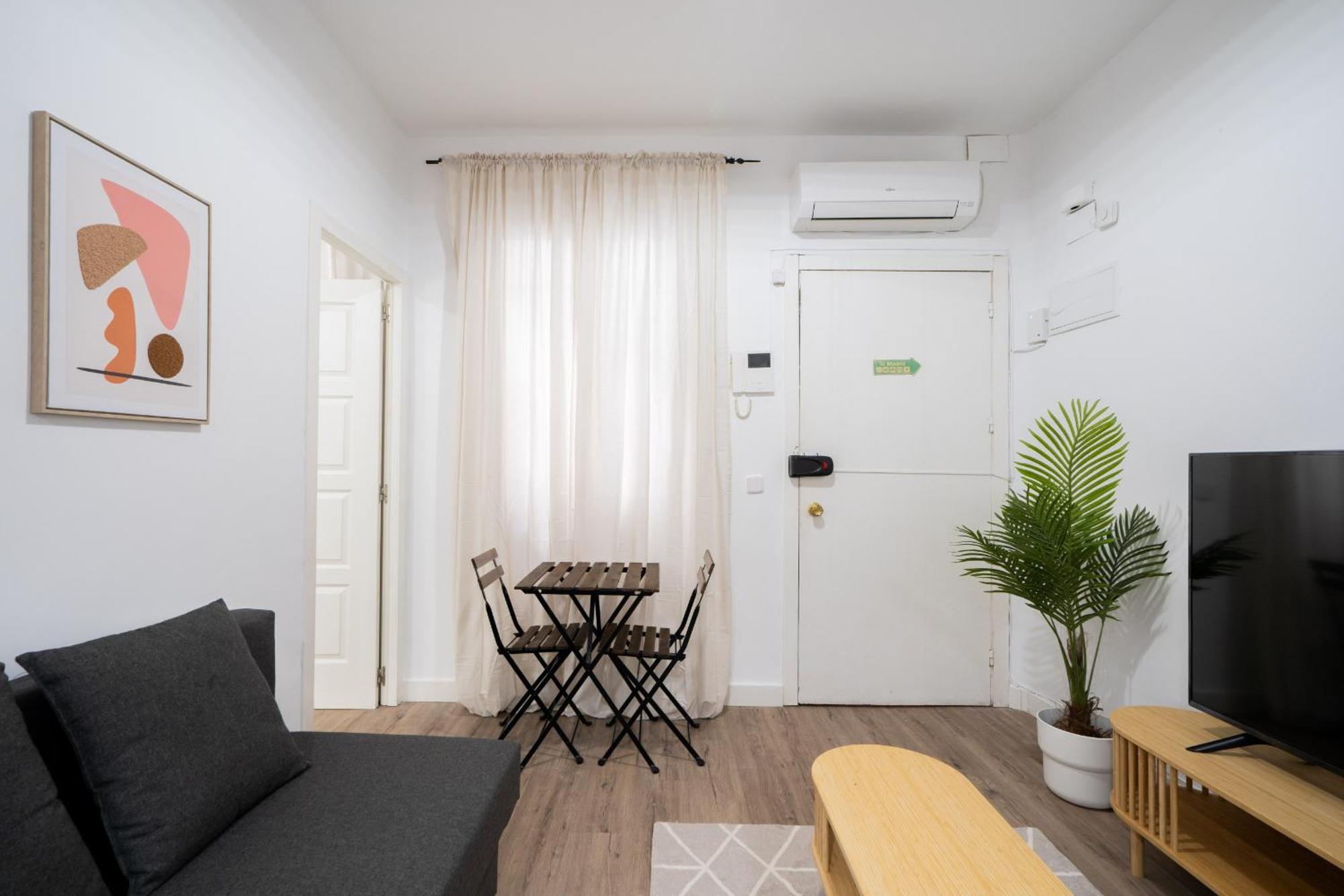 Apartamento En Chueca Para 4 Personas Alquiler Temporal マドリード エクステリア 写真